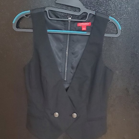 Vest - Picture 3 of 4